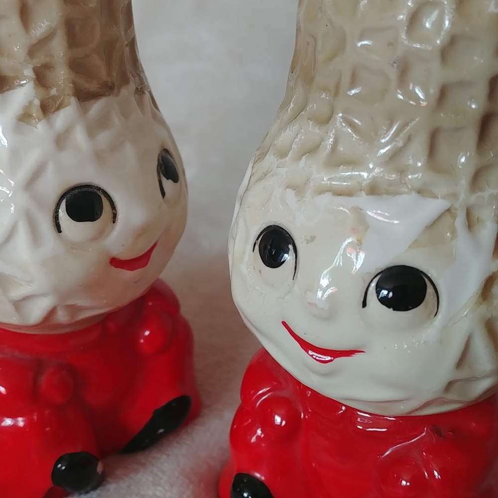 Vintage anthropomorphic peanut salt pepper shakers - Picture 8 of 8